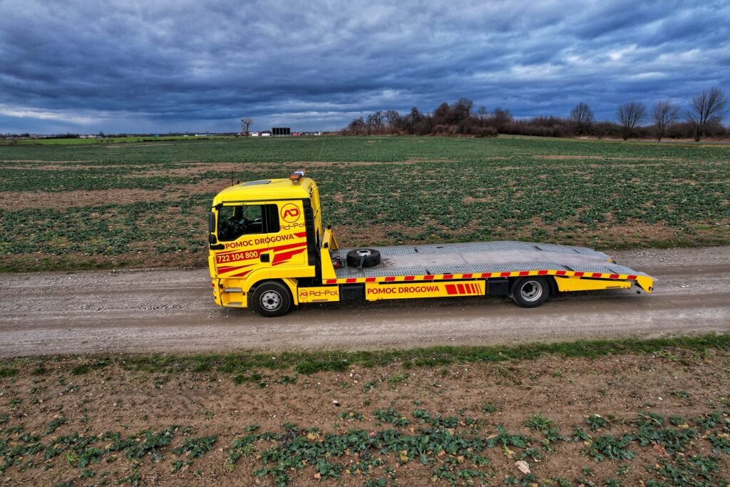 Profesjonalne holowanie Legnica z całodobową lawetą i bezpiecznym transportem pojazdu.