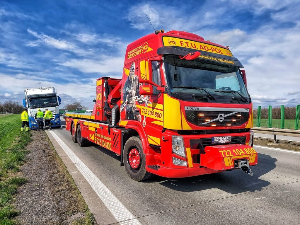 Laweta w akcji podczas usługi holowanie Legnica – szybka i bezpieczna pomoc drogowa 24/7.